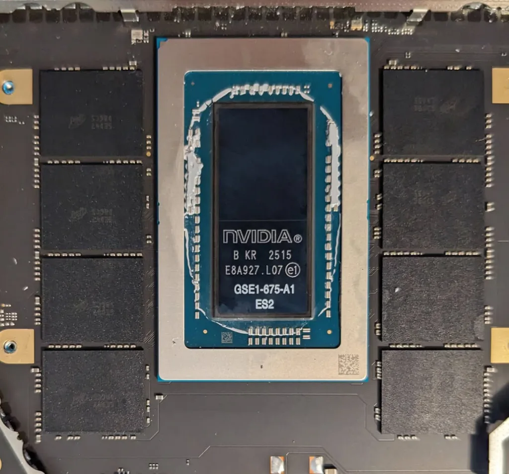 https://popsoft.com/wp-content/uploads/2026/07/微软Surface-Laptop-Ultra工程机曝光：RTX-Spark-Arm-SoC性能与散热细节浮现-2-1024x953.webp